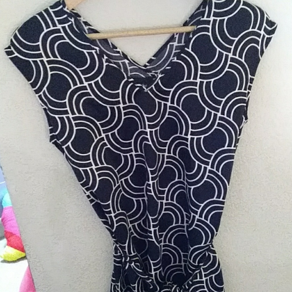 Black and white pattern tunic